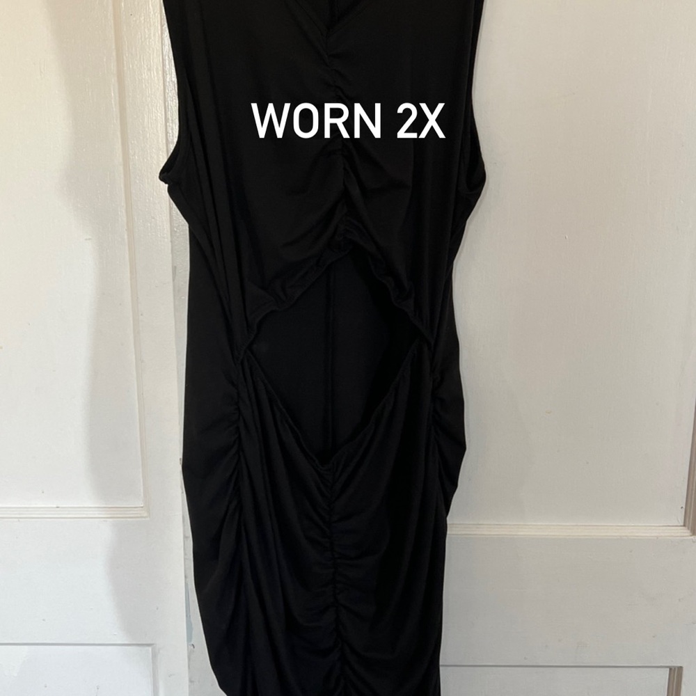 Black Peekaboo dress size 2x Worn twice good condition